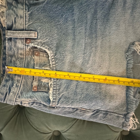 Free People The Maggie distressed cut off Jean shorts size 27 buttonfly - Picture 3 of 4